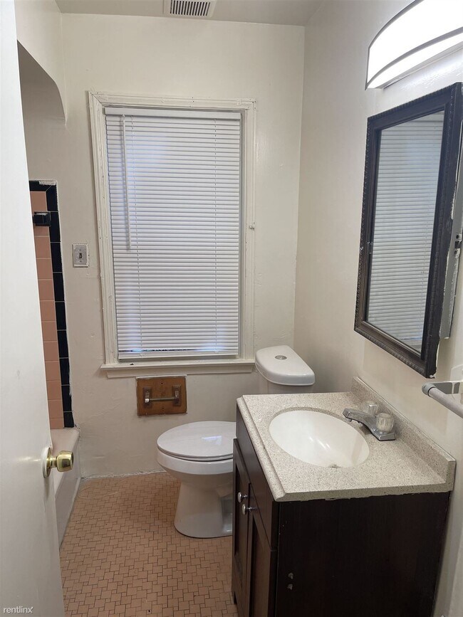 Foto del edificio - 3 br, 1 bath House - 19429 Beland St