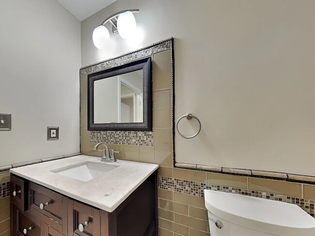 Building Photo - 101 Bloomfield Dr