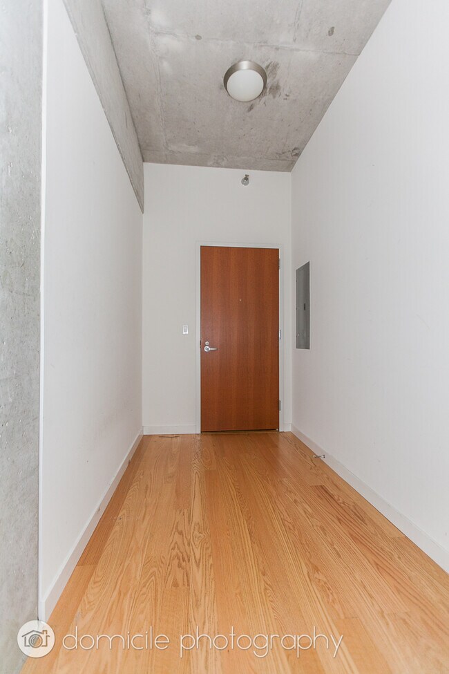 Foto del edificio - 235 W Van Buren St