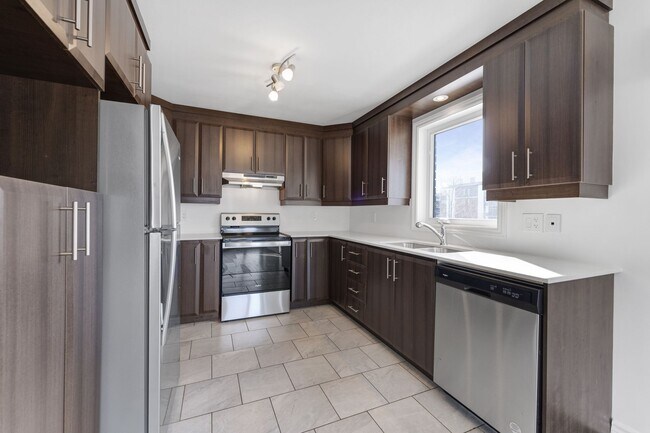 Building Photo - 514 Plateau Boulevard