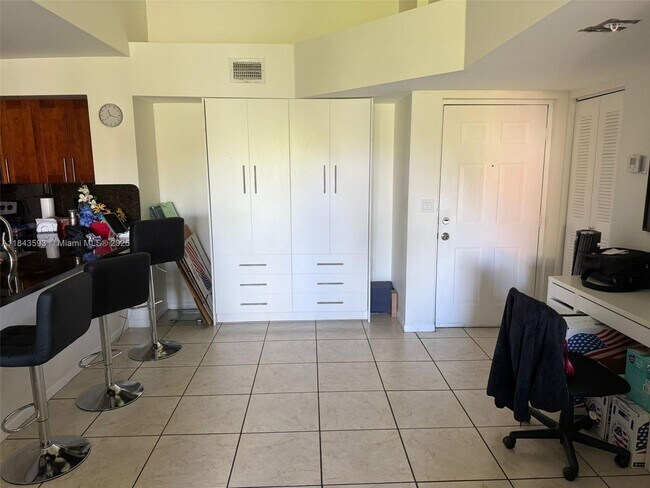 Foto del edificio - 2081 Renaissance Blvd