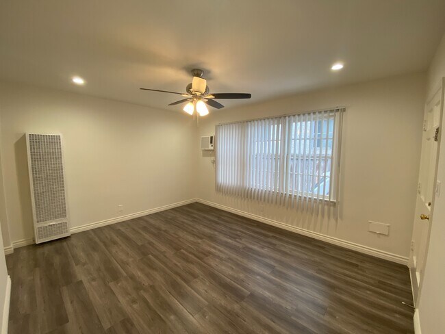 Building Photo - 3757 S Bentley Ave