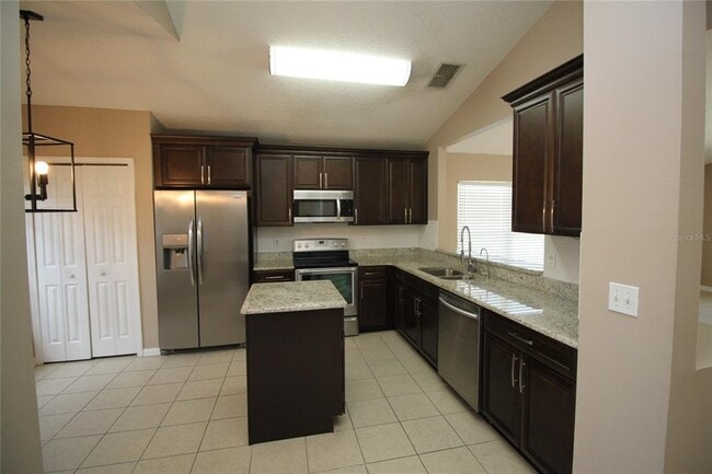 Foto del edificio - 136 Bayswater Ln