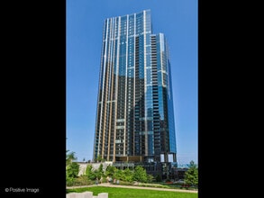 Building Photo - 211 N Harbor Dr