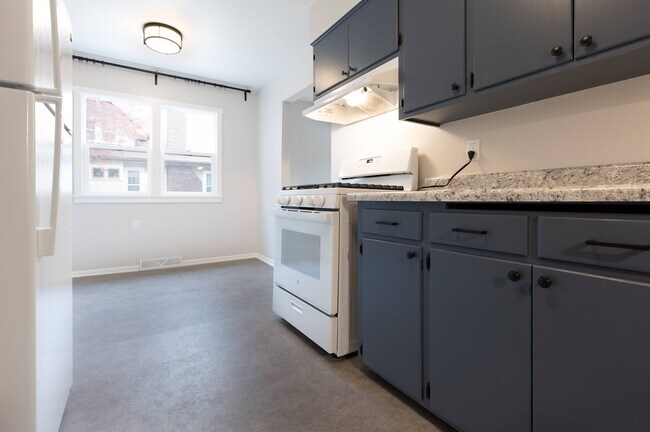 Quaint eat-in kitchen area with lots of natural light. - 3116 28th Ave S