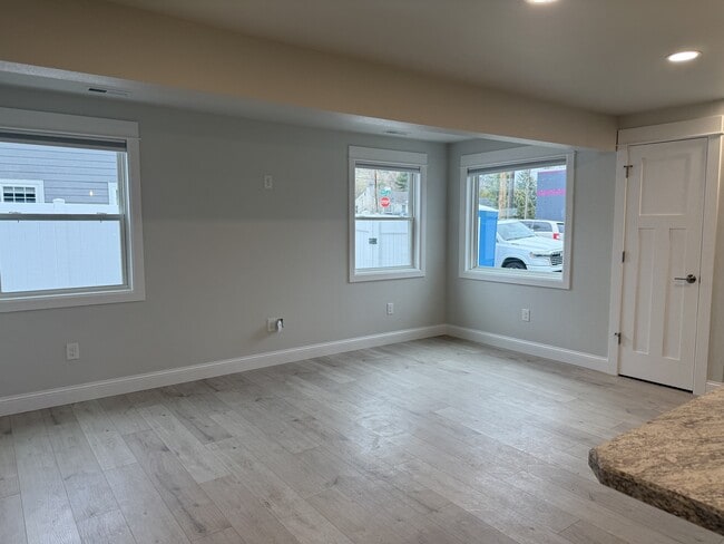 Foto del edificio - 2410 Rosewyn Ln