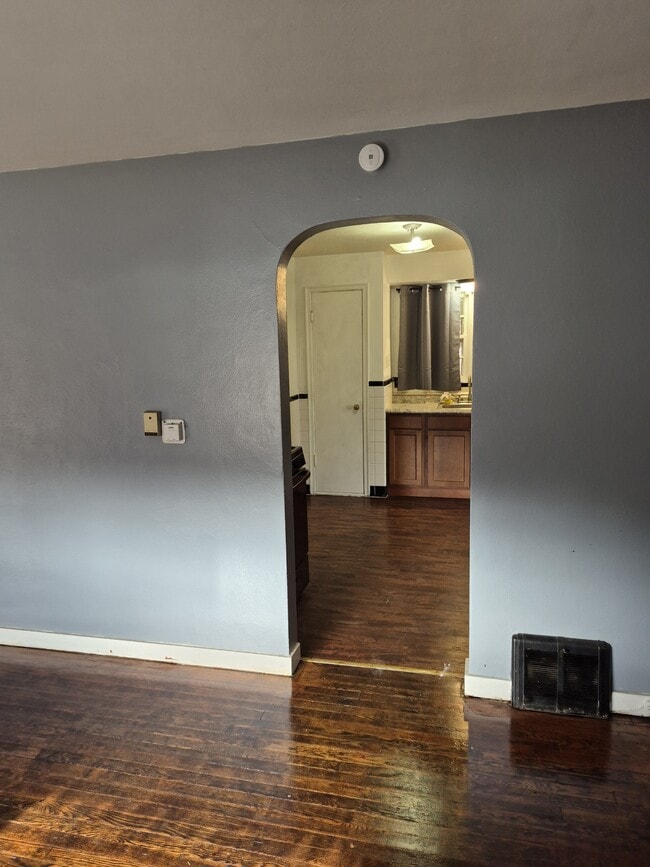 Photo - 8835 Murvale Dr House