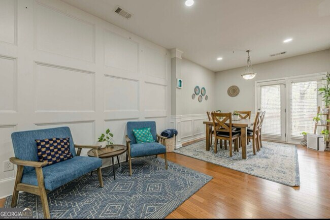 Foto del edificio - 2705 Maple Park Pl