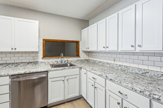 Foto del edificio - 6300 N East Park View St