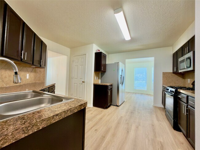 Foto del edificio - 4935 Fair Oak Dale Ln