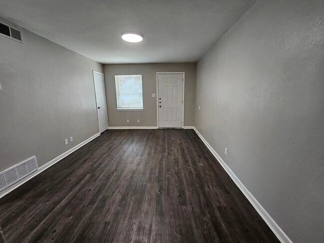Foto del edificio - 2527 Normont Cir