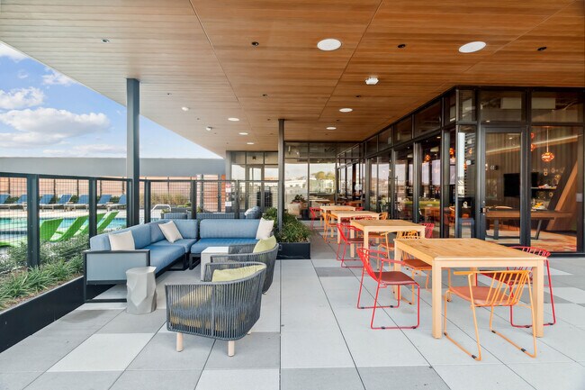 Cene con vistas y relájese con estilo. - Residences at The Finery