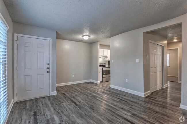 2BR, 1BA - 850 SF - Dining/Kitchen - Emory on Grand