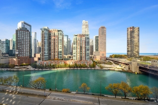 Building Photo - 450 E Waterside Dr