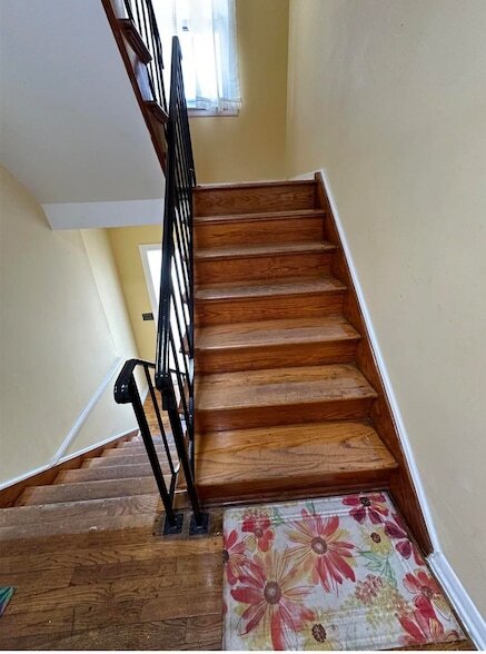 Building Photo - 374 Cator Ave