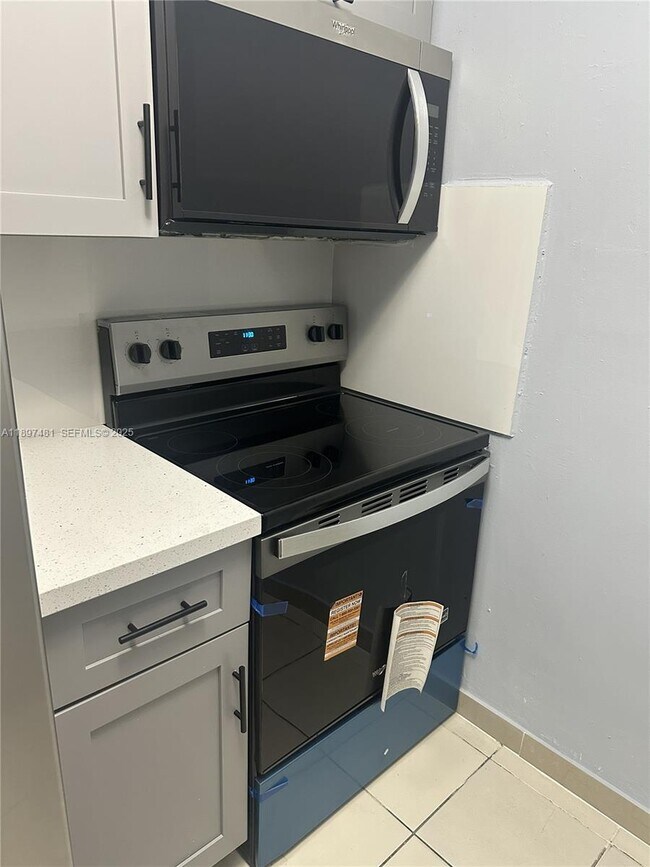 Foto del edificio - 14155 W Dixie Hwy