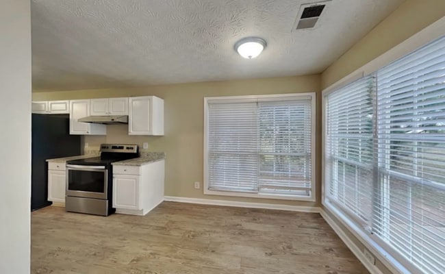 Building Photo - 759 Birchwood Ln SW