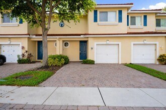 Building Photo - 2789 S Evergreen Cir