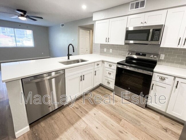 Photo - 1014 E Spence Ave Apartment