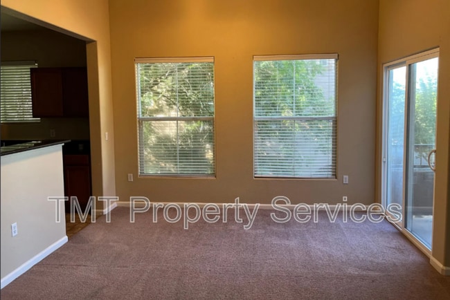 Foto del edificio - 5350 Dunlay Dr