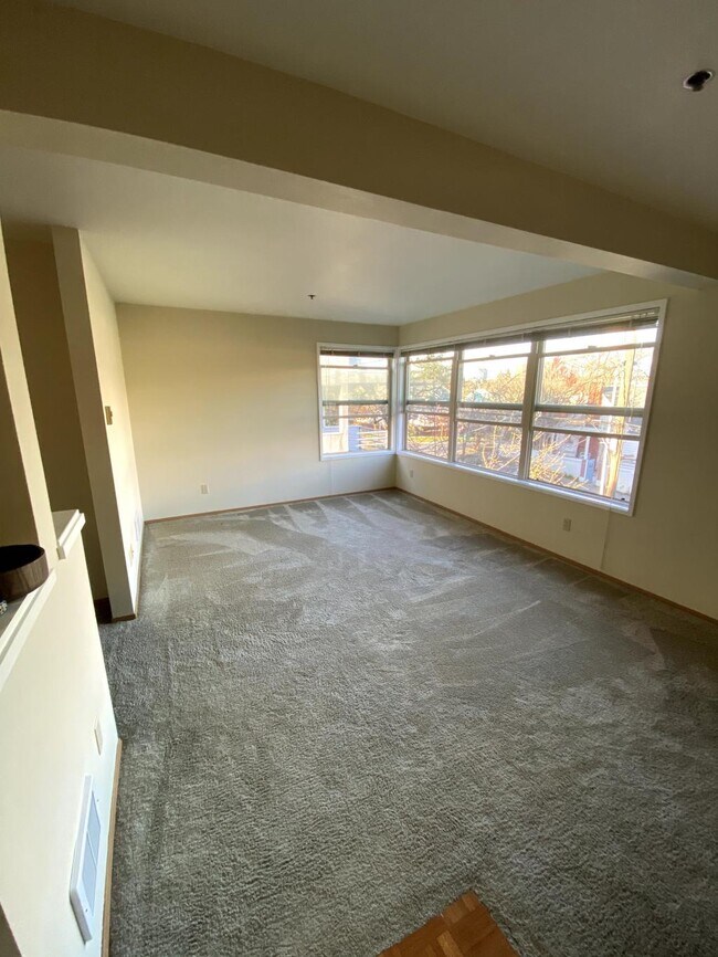 Foto del edificio - 3429 Burke Ave N #35 - 1 bedroom