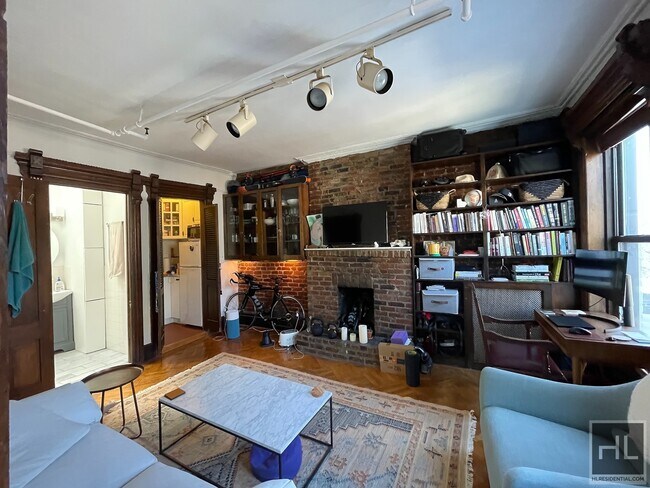 Foto del edificio - 203 BERKELEY PLACE 4R