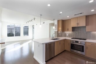 Building Photo - 2655 Bush St