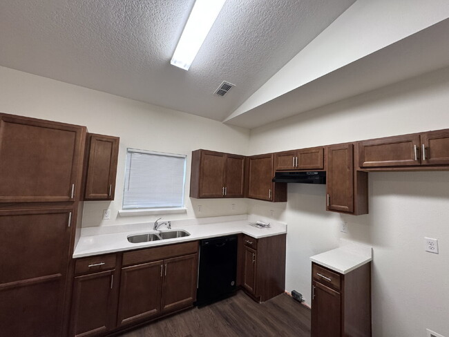 Building Photo - Charming New-Build with Classic Style in E...