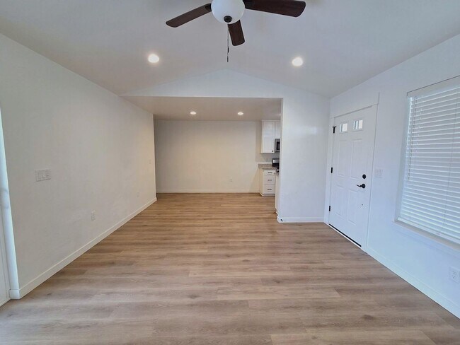 Foto del edificio - Newer Two bedroom/Two bath Duplex | Available NOW