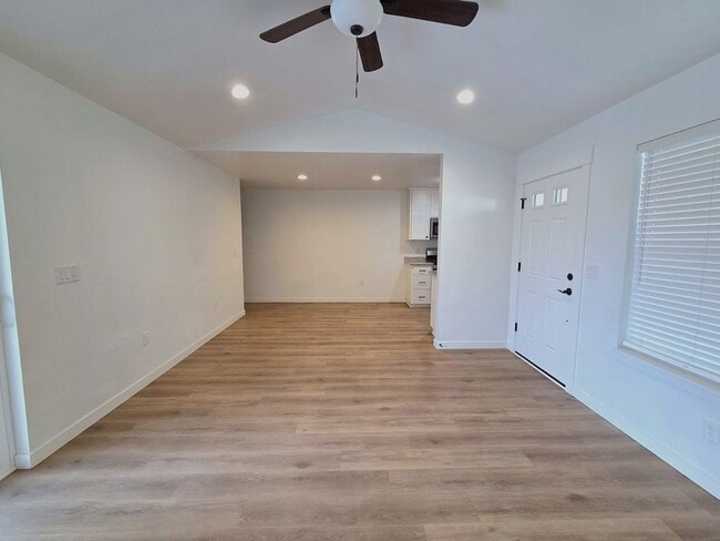 Building Photo - Newer Two bedroom/Two bath Duplex | Available NOW