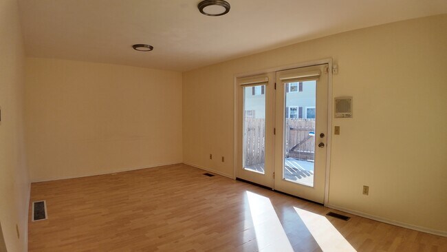 Building Photo - 2 Meadowbrook Ct