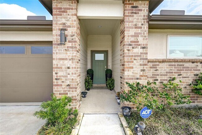 Building Photo - 29919 Reagans Rnch Dr
