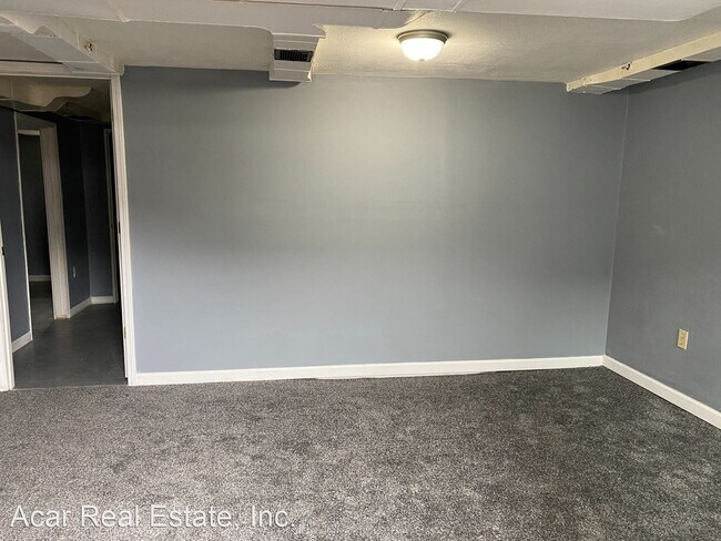 Building Photo - 2 br, 1 bath House - 406 E 11th St B