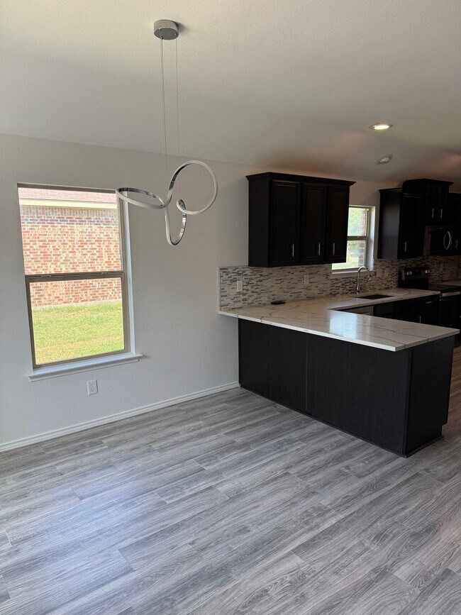 Foto del edificio - 2815 Briarbrook Dr