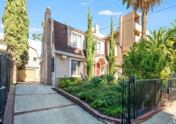 Primary Photo - 6555 Franklin Ave
