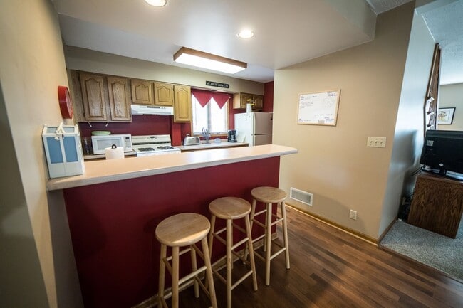 Building Photo - Fully Furnished