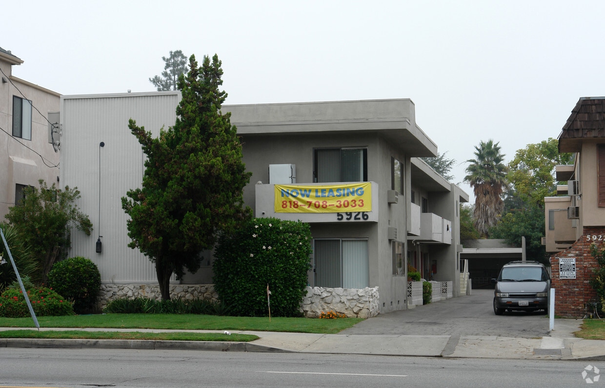 Foto principal - 5926 Woodman Ave