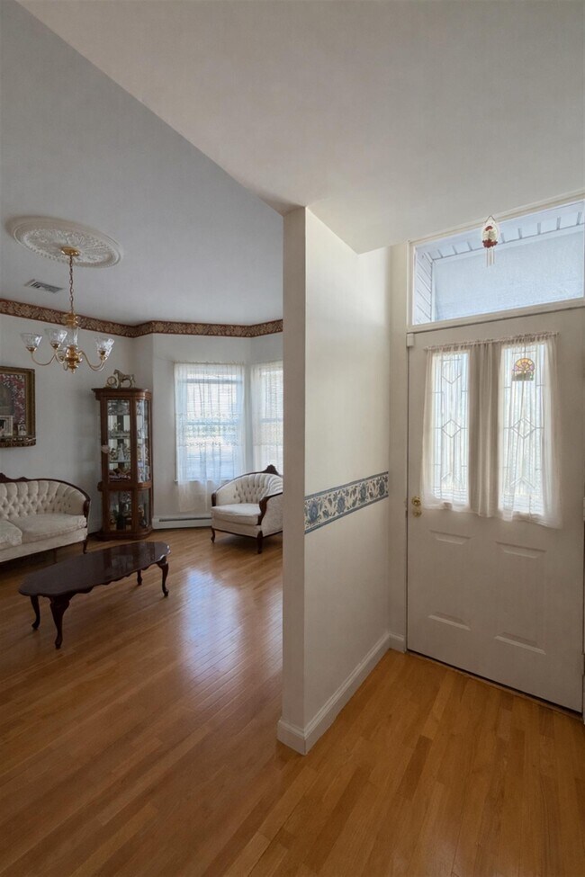 Foto del edificio - 107 2nd St