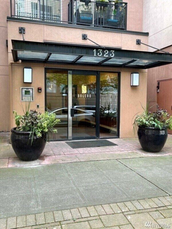 Primary Photo - 1323 Boren Ave