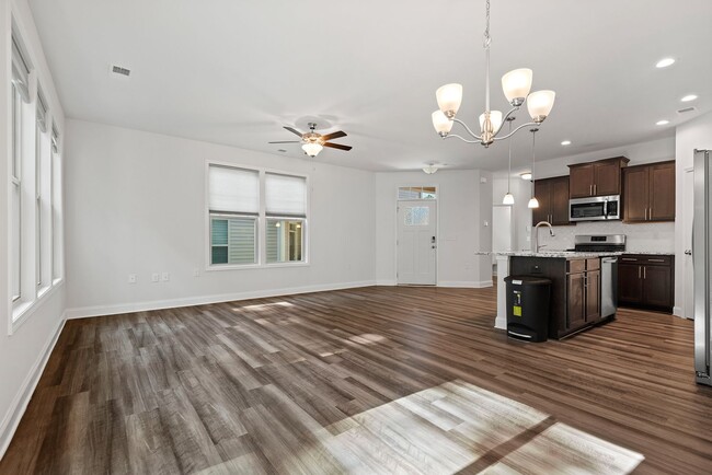 Building Photo - End unit Townhouse in Southern Pointe Neig...