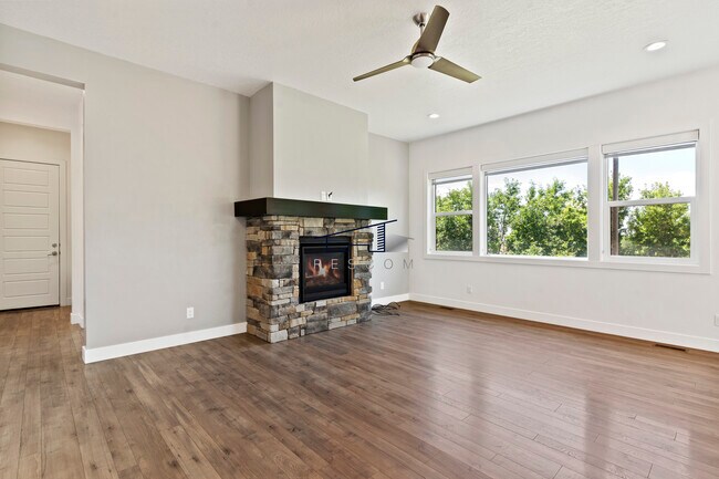 Foto del edificio - 378 W Clark Cir