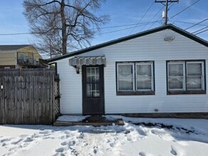 Building Photo - 48 1/2 E Main St