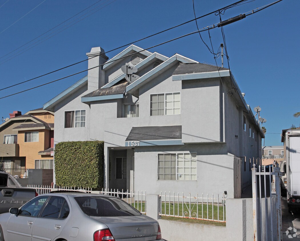Building Photo - Red Curb