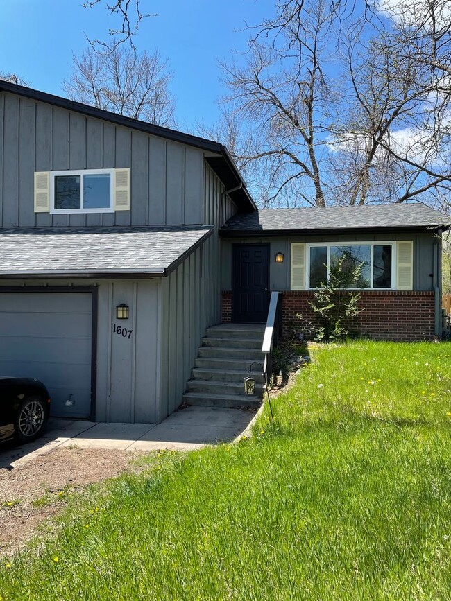 Building Photo - 3 Bed, 1.5 Bath Duplex in Central Fort Collins!