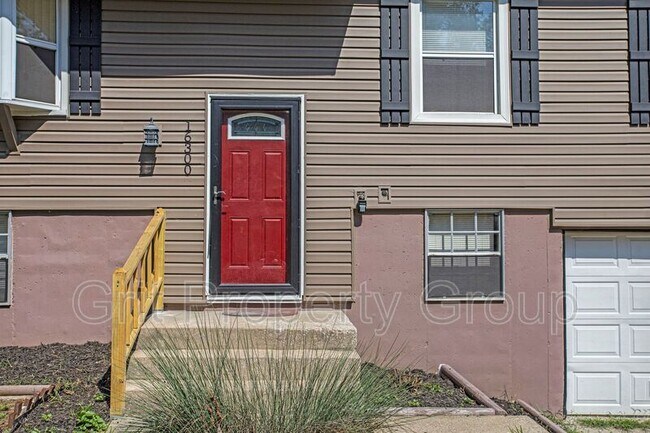 Building Photo - 16300 E Elm St