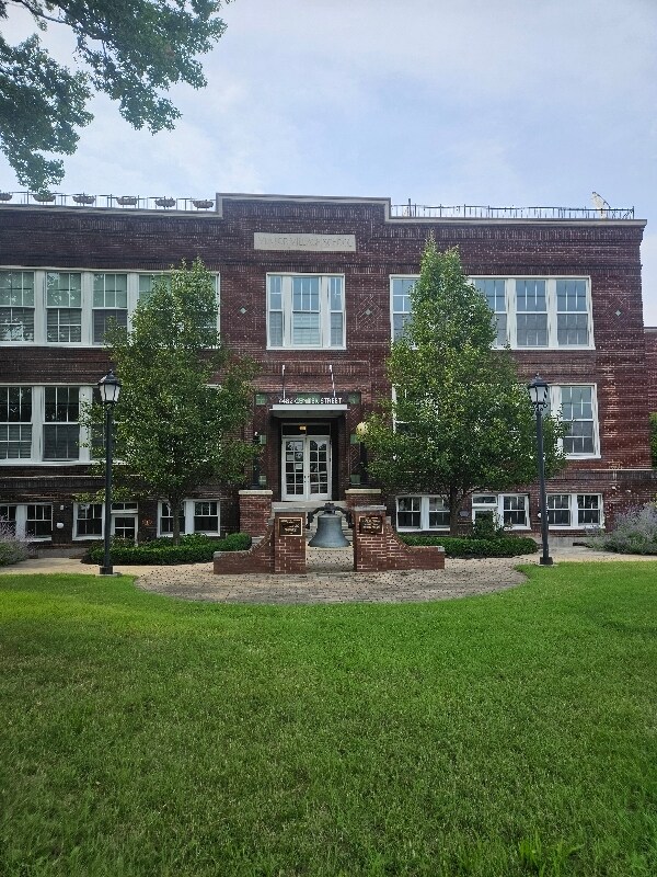 Primary Photo - 7482 Center St