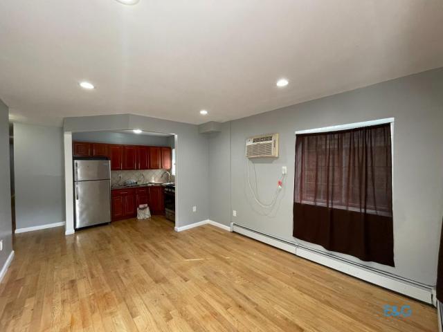 Building Photo - 3 bedroom in Brooklyn NY 11203