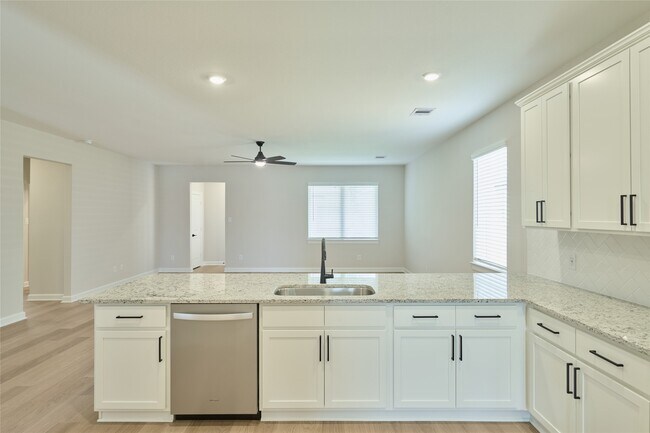 Building Photo - 21554 Bluebonnet Bay Dr