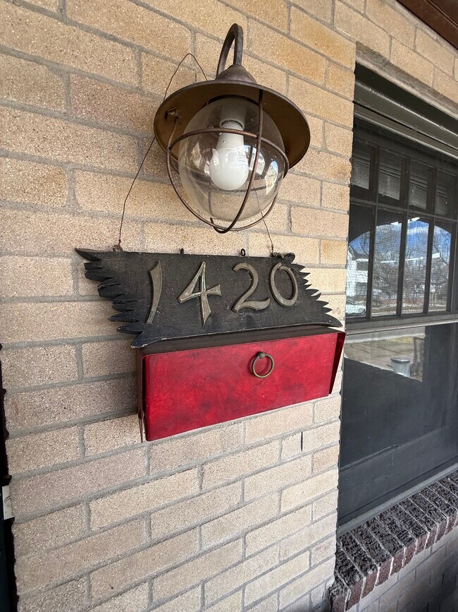 Foto del edificio - 1420 E 5th Ave