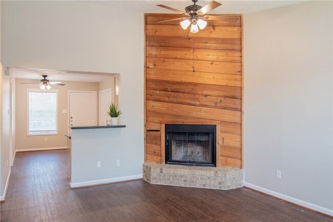 Building Photo - 1902 Woodsman Dr